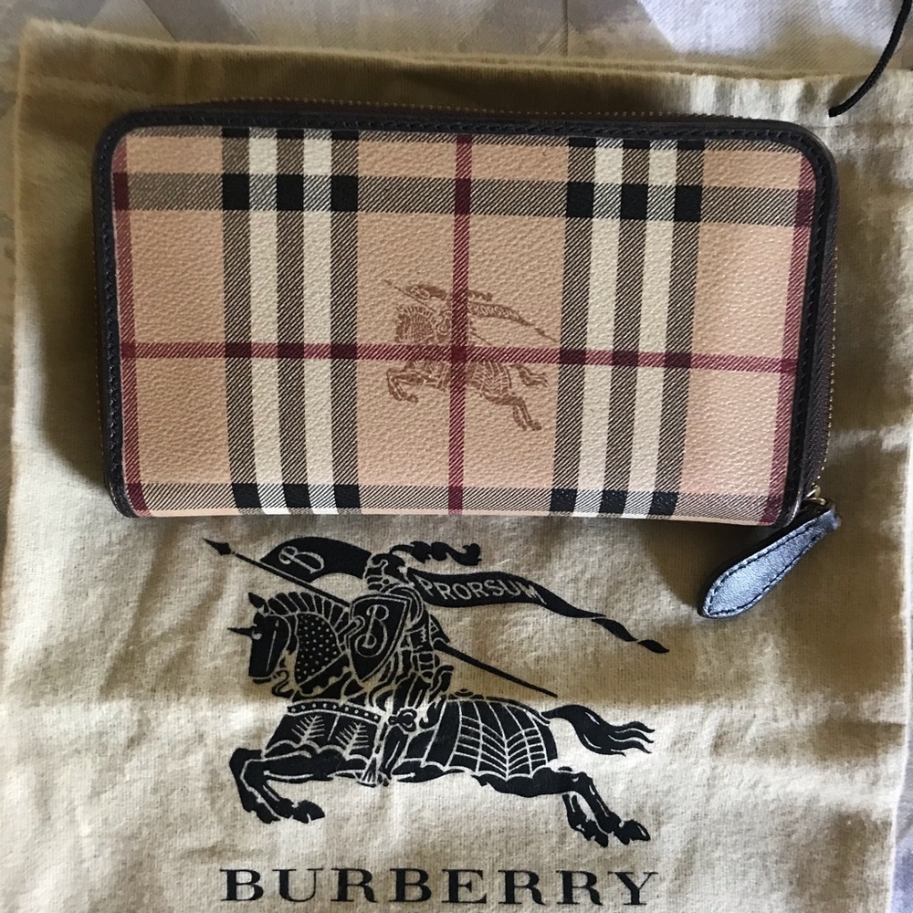 Burberry woman’s wallet